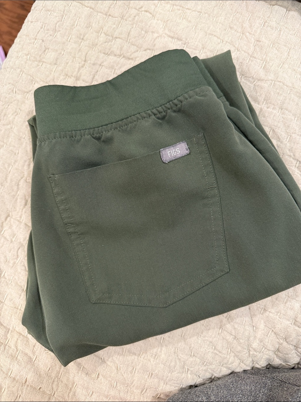 FIGS Women’s Olive Green Jogger Pants